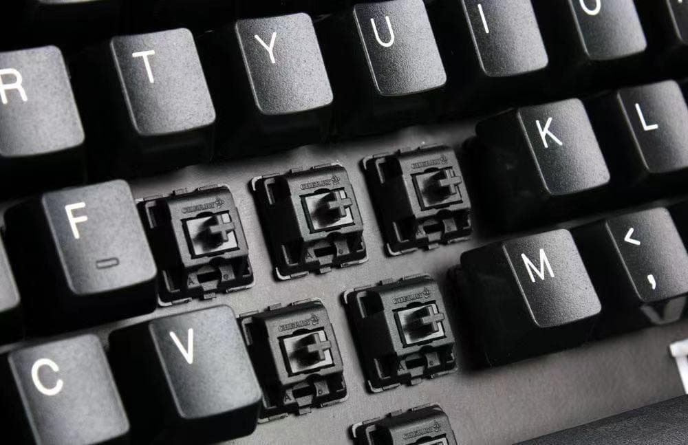 机械键盘黑轴、青轴、红轴、茶轴的最根本区别是什么？为什么会有不同的手感？