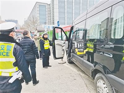 郑州交警多措并举保障道路安全畅通