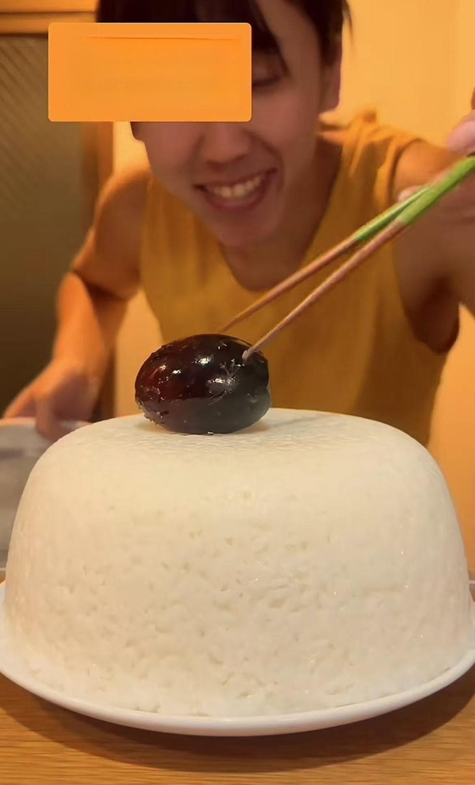 一顿狂炫3斤米饭！医生提醒：“米饭仙人”吃法可能致多种健康问题