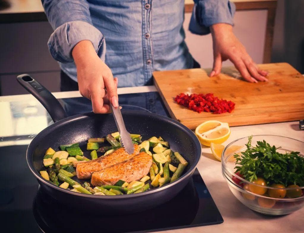 胆固醇高不能吃肉？不一定！医生：这几种肉多吃，反而能降低胆固醇