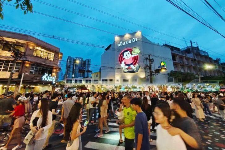 泰国美食和旅游新热点：曼谷朱拉美食街