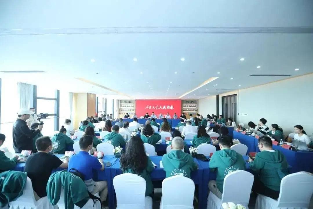“《人民文学》，人民阅卷”：在作家与读者之间，文学刊物扮演怎样的角色？