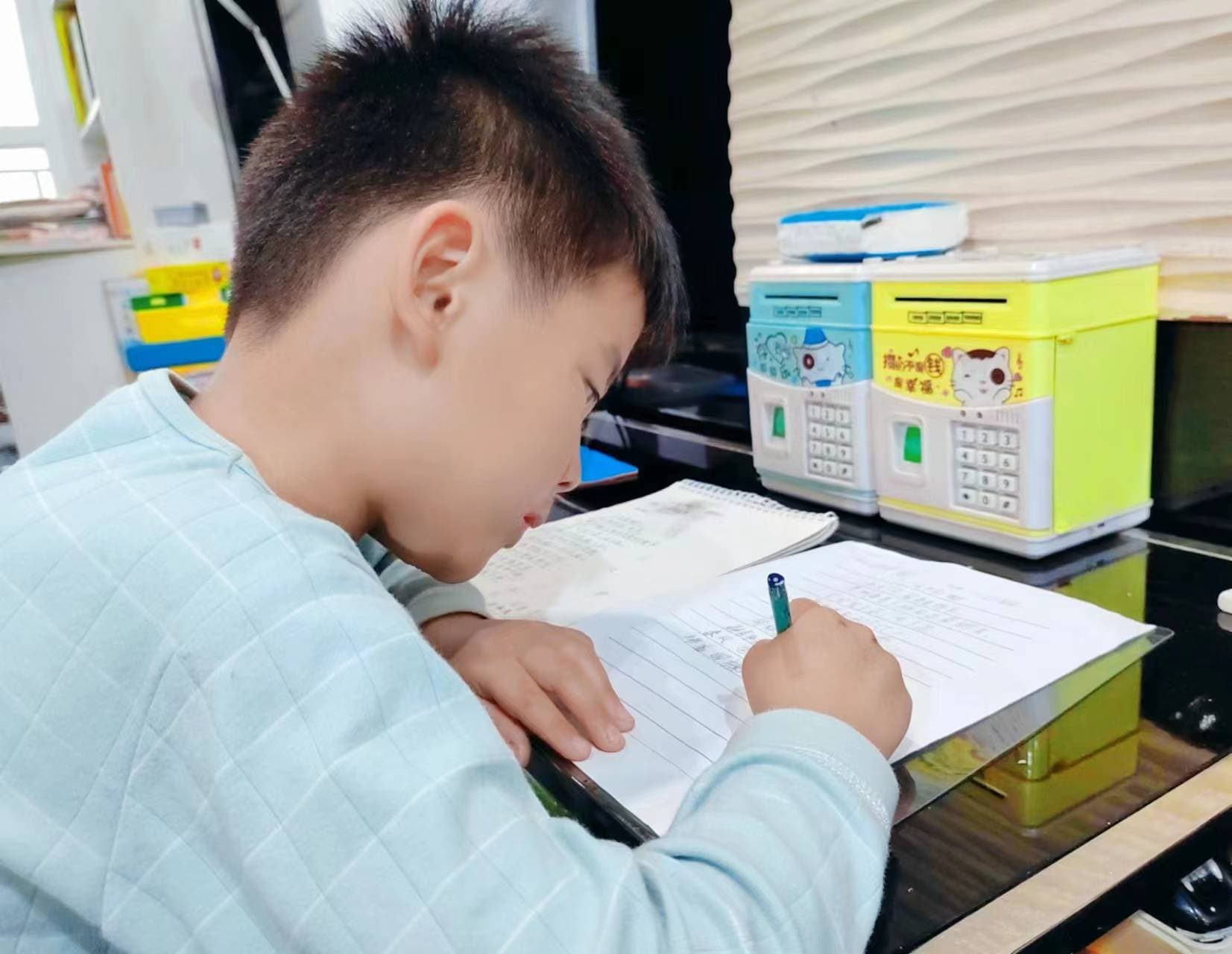 孩子写作业一根筋，究竟倔从何来？教他6招跳出定势思维