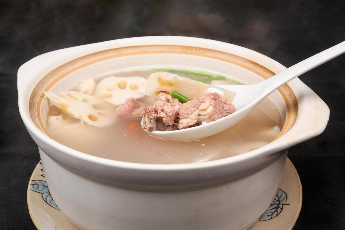 莲藕排骨汤的完美制作手册：经典做法与创意变体
