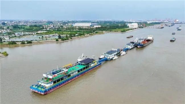 长江水上加油服务区，还碳中和——欢迎来打卡！
