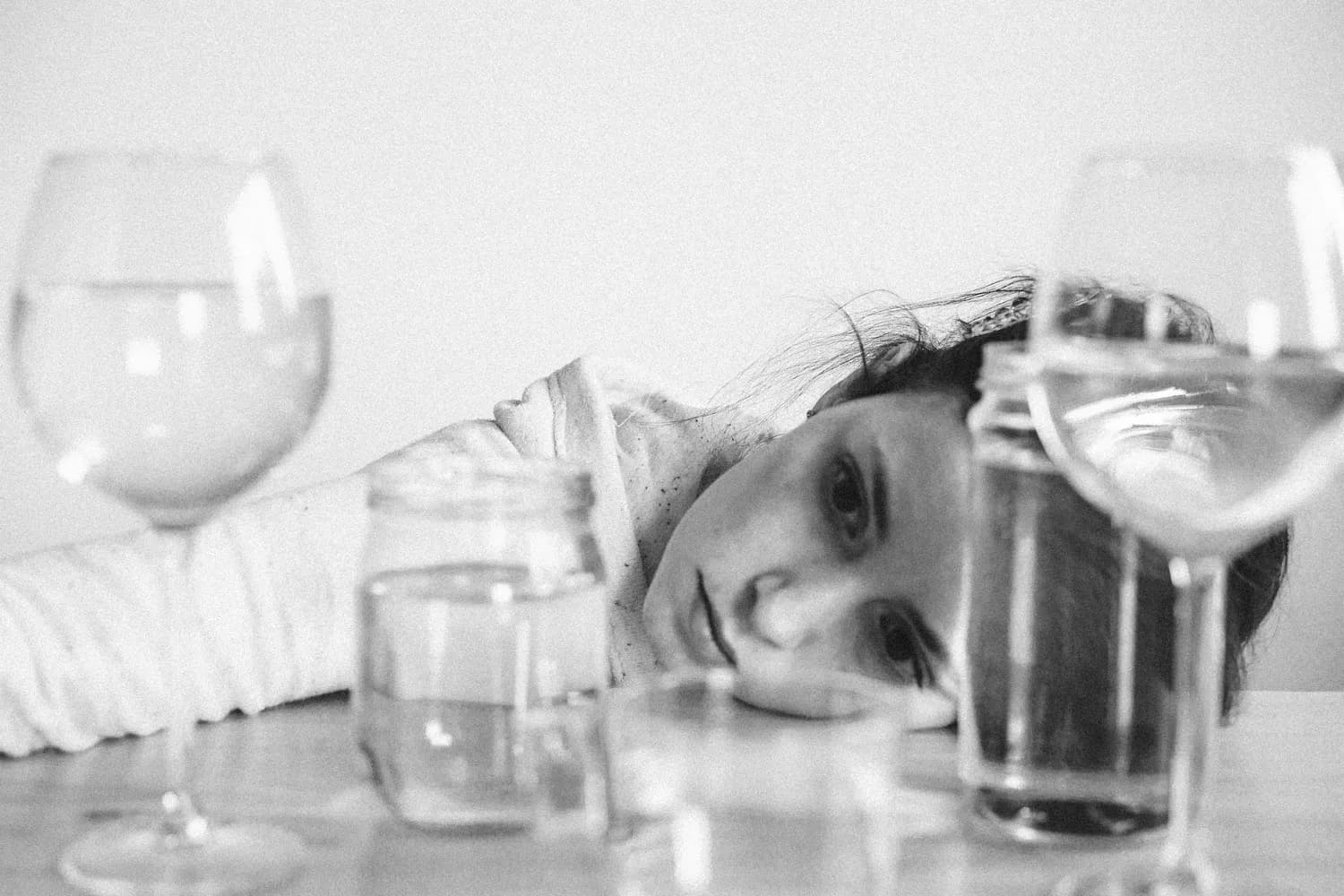 酒精对心理健康的双重打击：从情绪到睡眠的全面影响