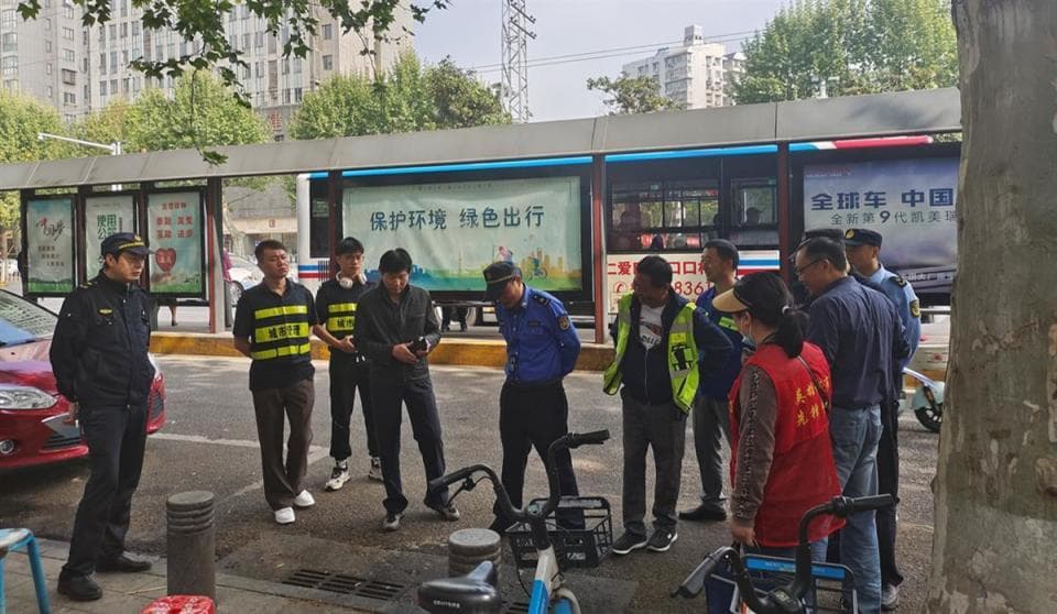 多方联动规范商户排水行为，巧解社区道路污水治理难题