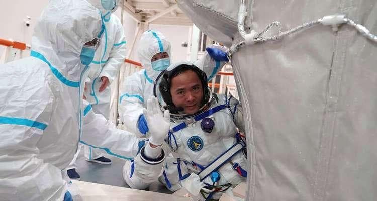 成为宇航员的梦想与现实（宇航员职业规划及关键技能探索）