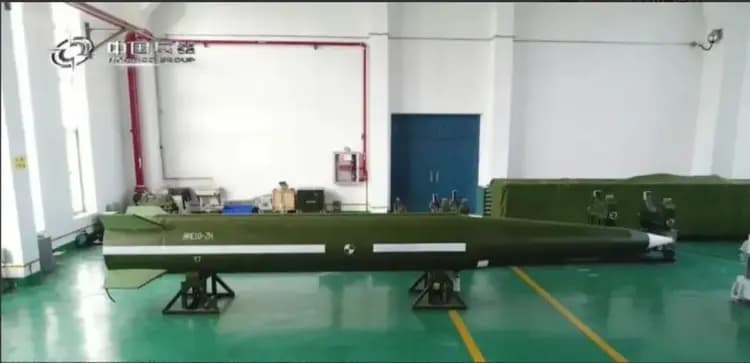 央视披露近1米粗火箭弹，威力堪比伊斯坎德尔，500公里精准"斩首"！