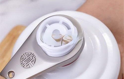 怎么打开白酒瓶子盖子