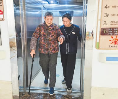 90后养老护理员朱嘉敏从业15年——敬老爱老 真情守护