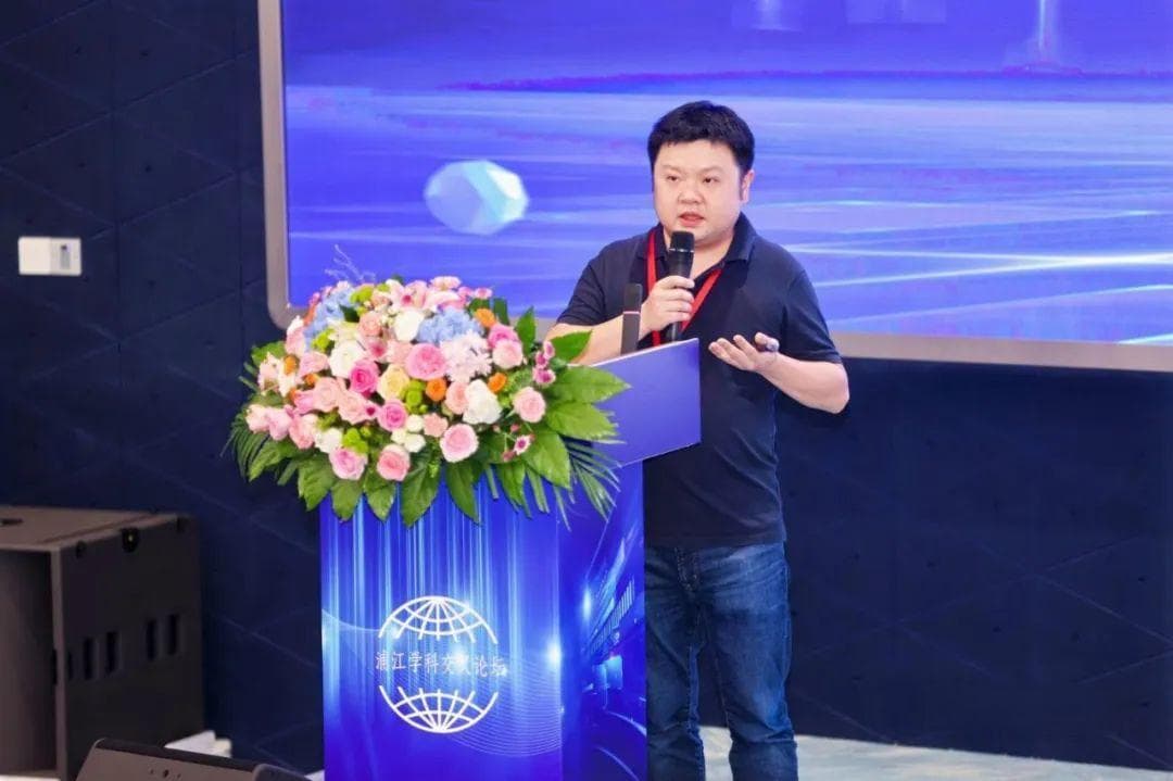 迈向“AI爱因斯坦”：人工智能如何推动科研范式变革？