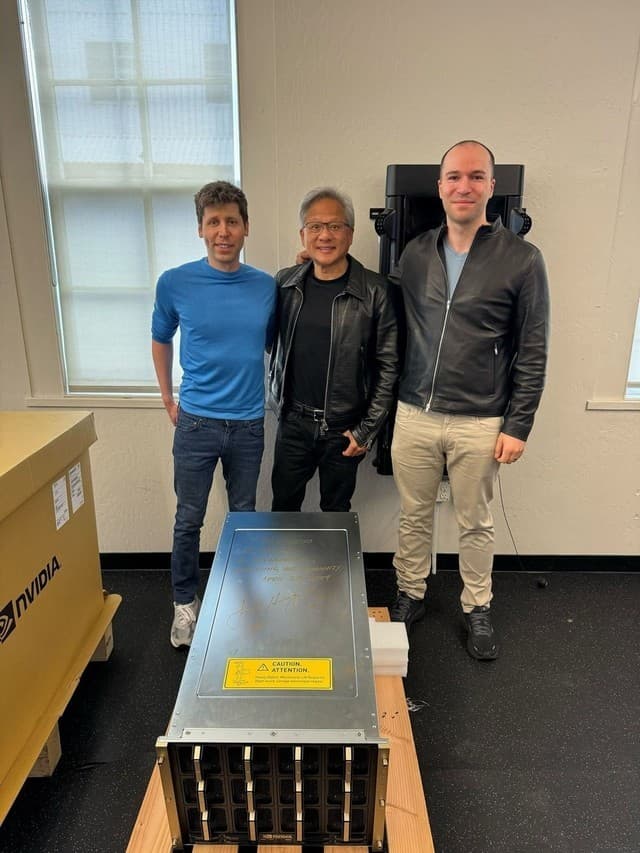 英伟达全球首款AI超级芯片DGX H200交付OpenAI 性能提升11倍