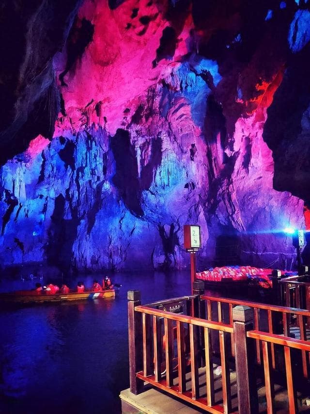 畅游安顺龙宫风景区，探秘地下宫殿，领略瀑布壮观！