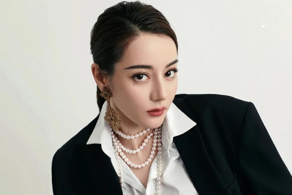 迪丽热巴：时尚与艺术的完美融合