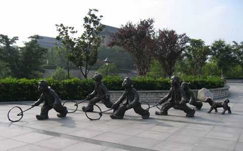滚铁环：承载几代人童年记忆的传统游戏