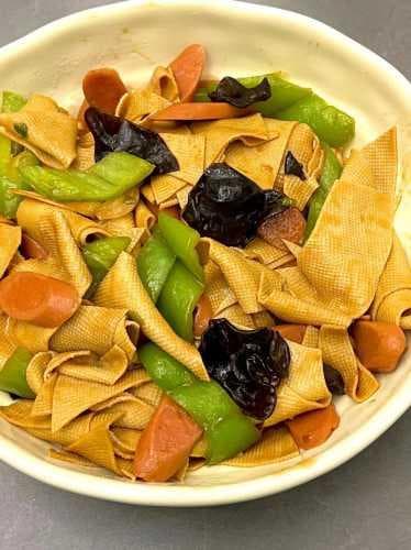 尖椒干豆腐的做法：东北风味与家常版详解