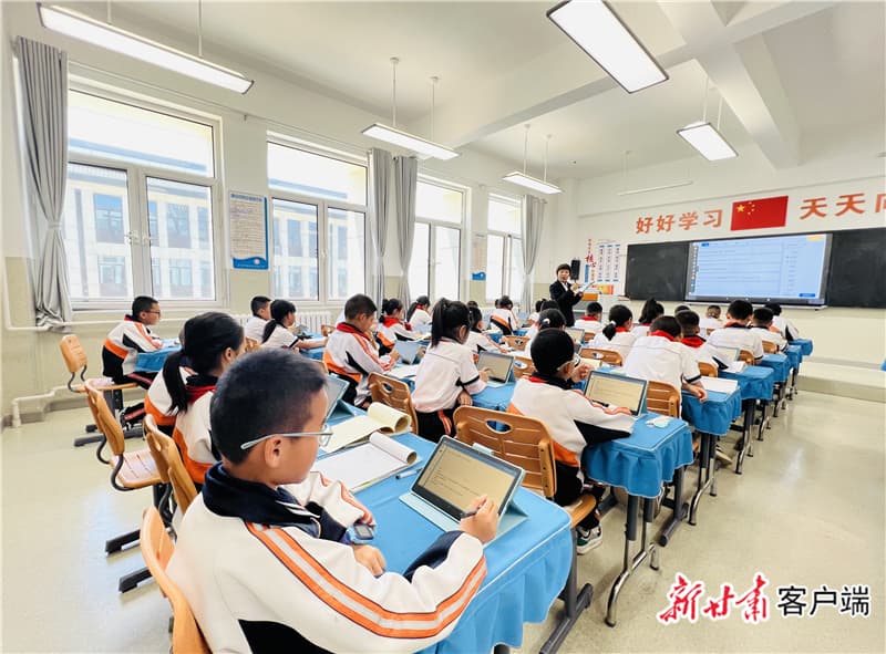 农村娃云享城市教育　甘肃课堂有多“慧”