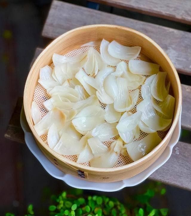 百合佳肴：四种做法等你尝试，探索百合美食：四个简单易做的食谱