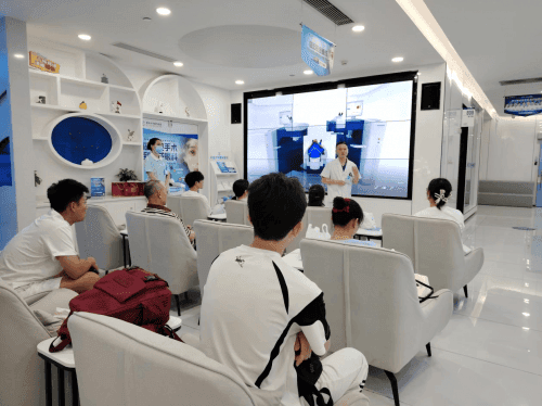 2025年重庆近视手术参军指南：专家徐智勇解析飞秒精雕性价比与术后护理
