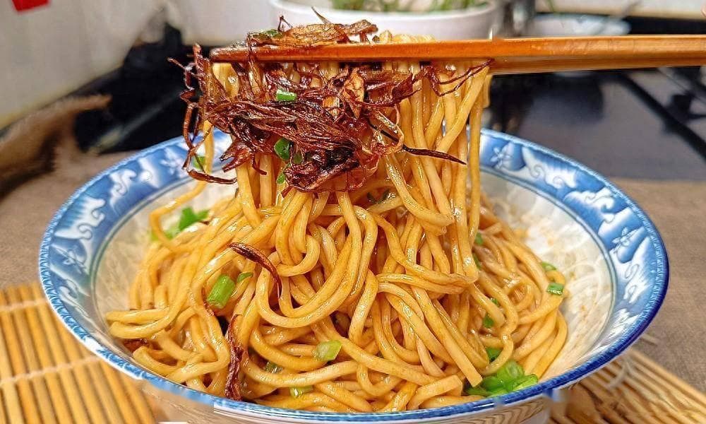 葱油拌面的家常做法，步骤详细，制作简单