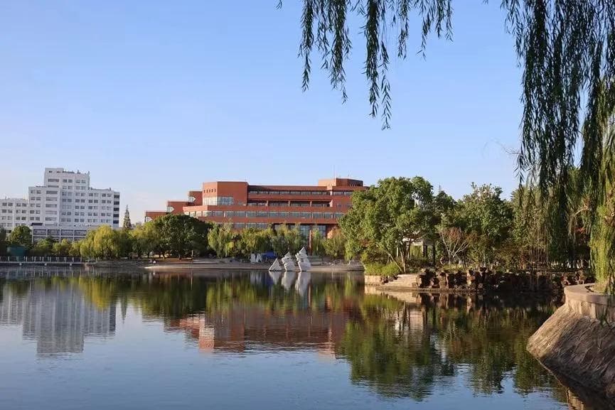 上海交大、华东师大校园漫步攻略：重返青春时光的Citywalk路线