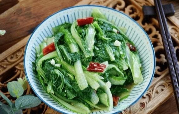 炒小白菜，一道家常菜，不仅简单易学，而且营养丰富，口感清爽