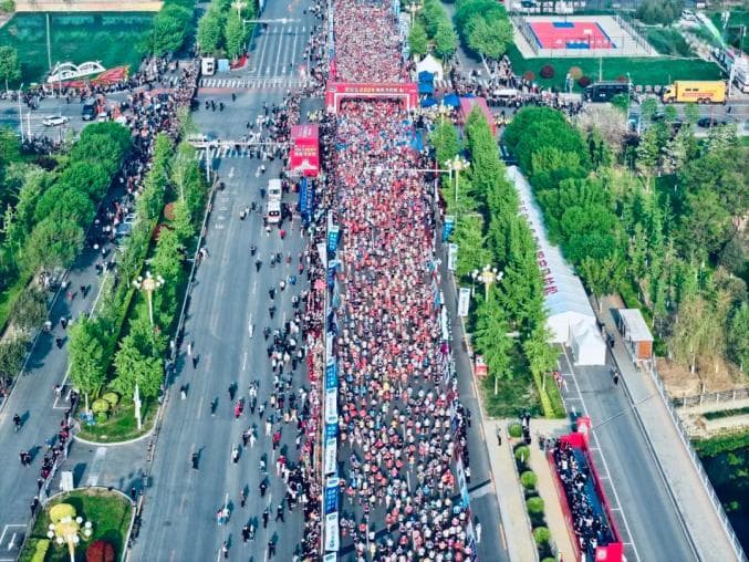 相约冠军之城 见证跃升力量——马拉松，一座城的PB之旅