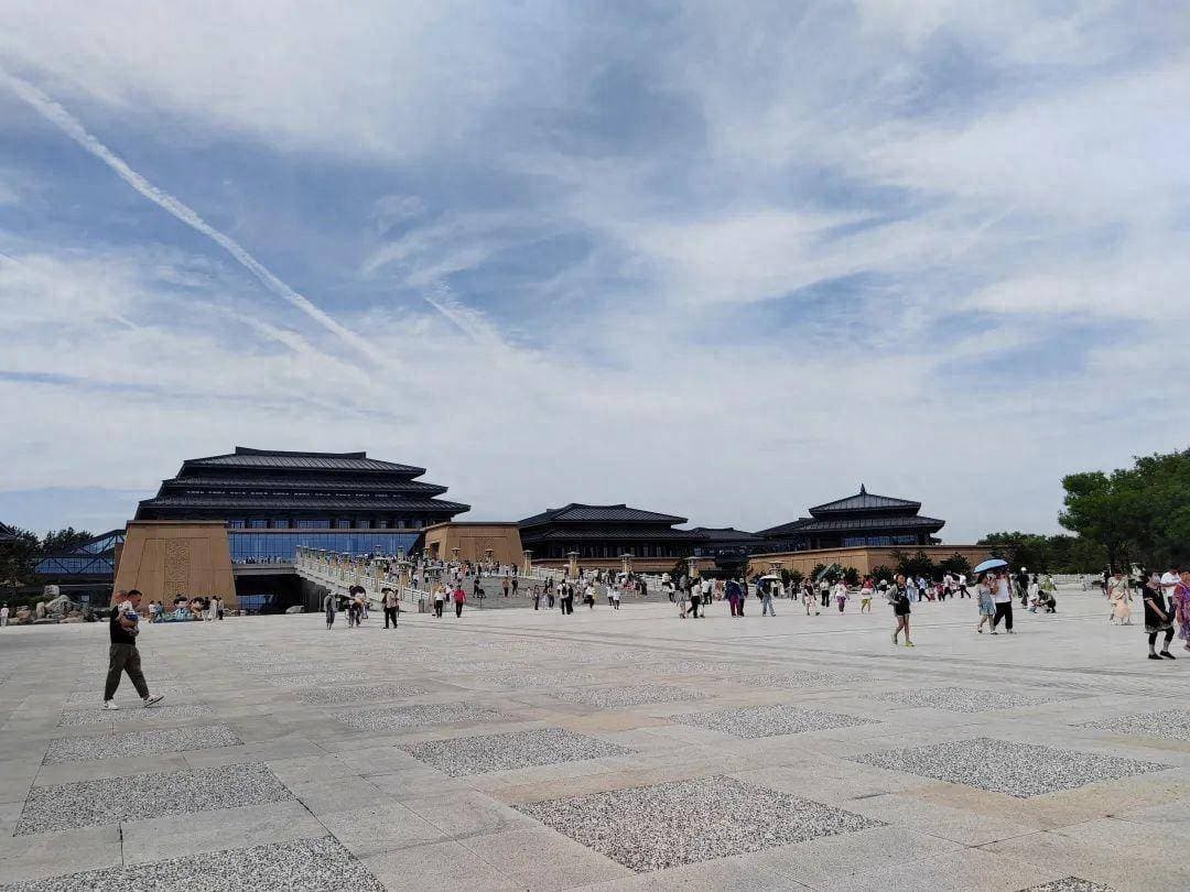 陕西历史博物馆预约不上就去秦汉馆，地铁直达，展馆面积大更好玩