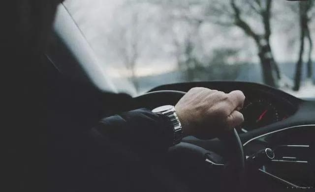 70岁以上不能考驾照，多少岁不能再开车？今天总算明白了