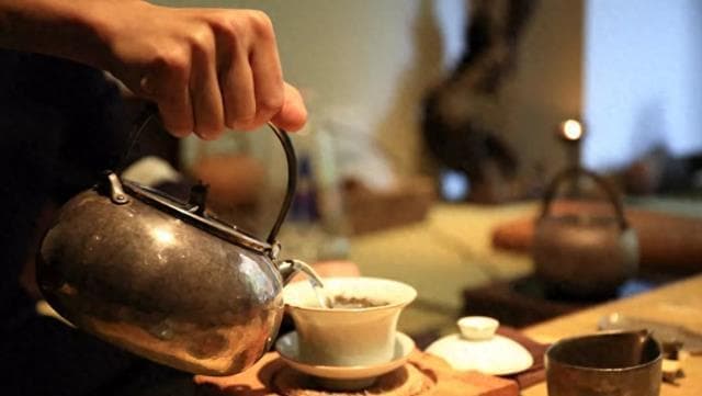 中老年人饮茶指南：“2喝4不喝”原则及科学饮茶方法