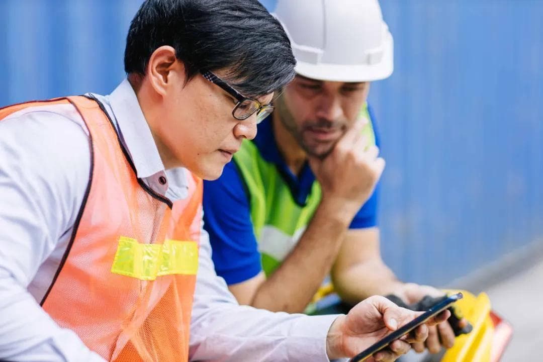志愿者如何处理紧急情况和应对突发事件？