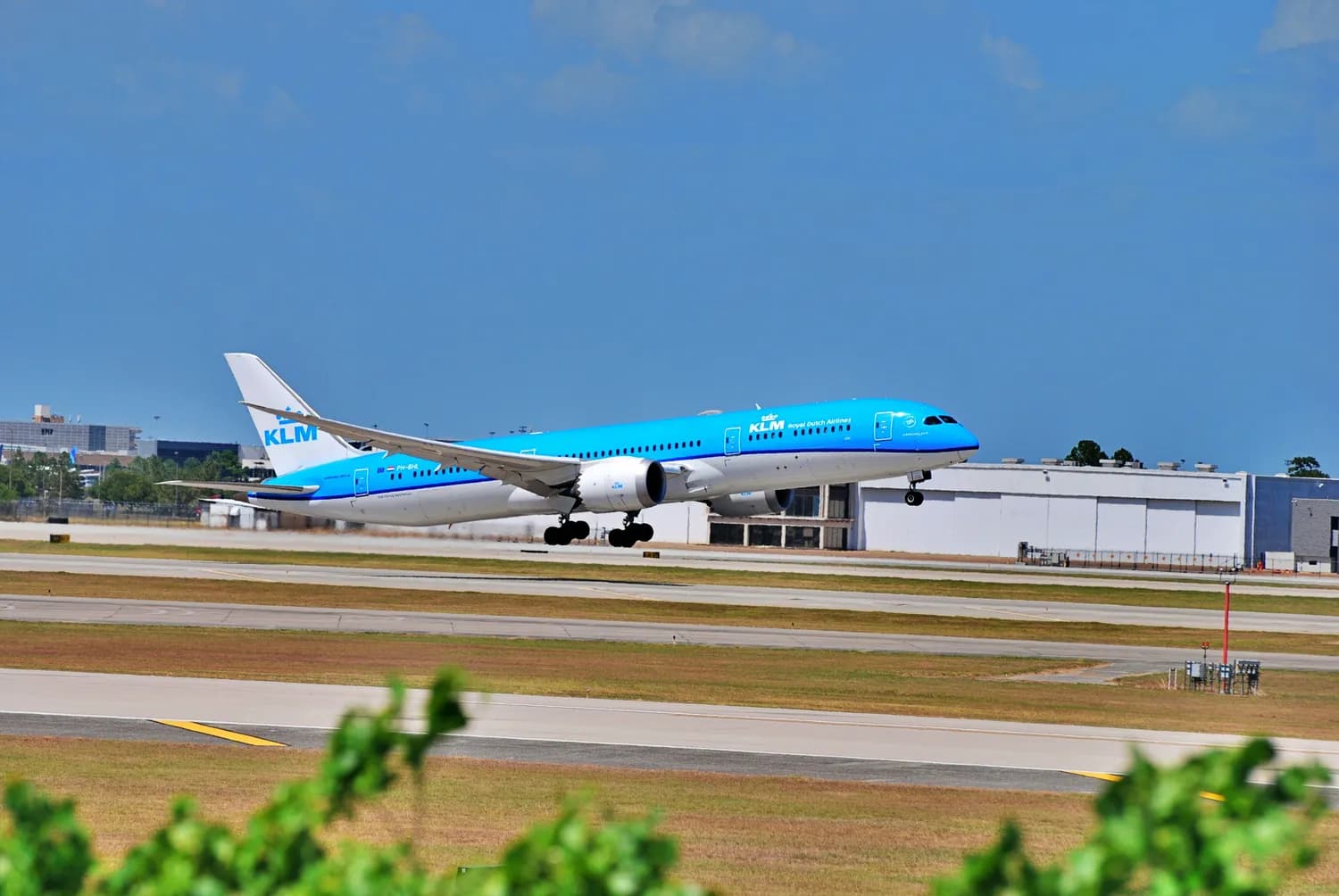 波音787客舱空气污染真相揭秘：异味、减压与供氧隐患