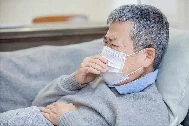 悄无声息却发现肺癌？医生：若咳嗽时有这4种异常，千万别再拖了