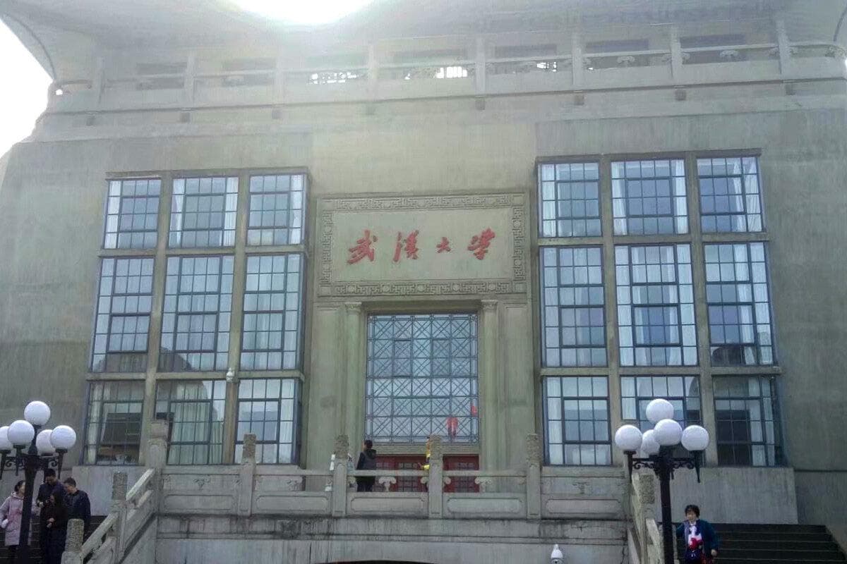 大学自我介绍写作指南：从框架到话术的全方位指导