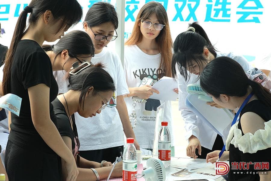 读刊｜千方百计圆毕业生就业梦