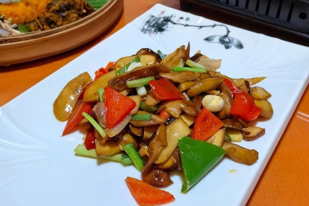 云南最著名的六大特色菜，当地人都喜欢，你尝试过几种？