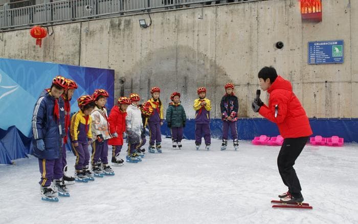 张会给小学生上冰雪课，广宁街道公益讲堂开讲