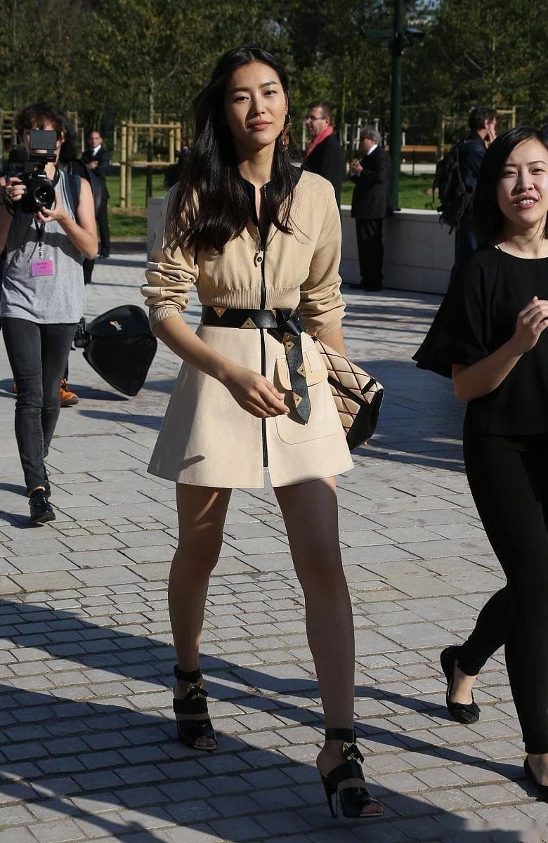 为什么日本女生一年四季穿丝袜？揭秘5个亚洲穿搭密码