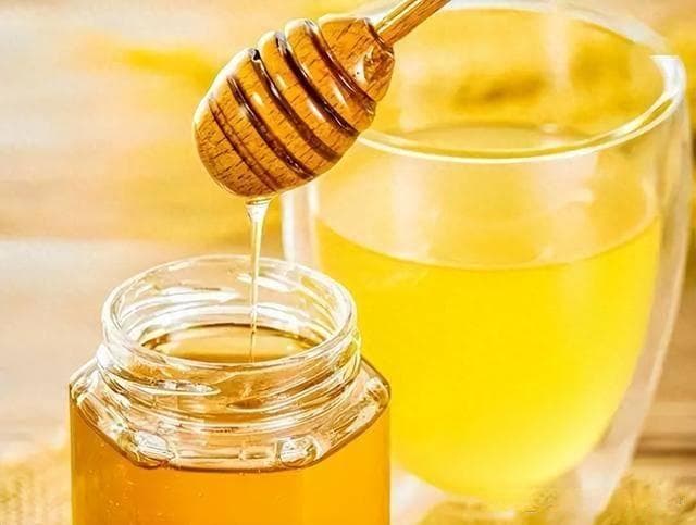 一勺蜂蜜等于百副药？糖尿病人常吃蜂蜜，血糖会升还是降？