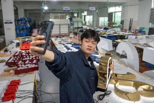 广东小伙用5种口音英语带货！拿下大批海外订单