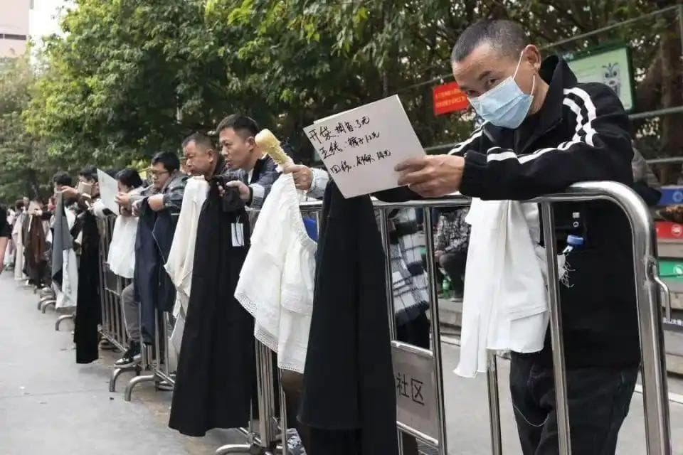 月薪1.5万招不到人，工人开始挑老板了