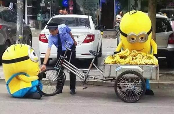 城管公车私用接小孩，滋生的社会问题与我们该反思的价值观