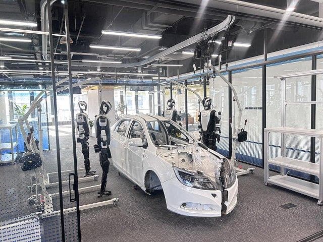 实探国地中心具身智能训练场 人形机器人“攻坚”关键技术