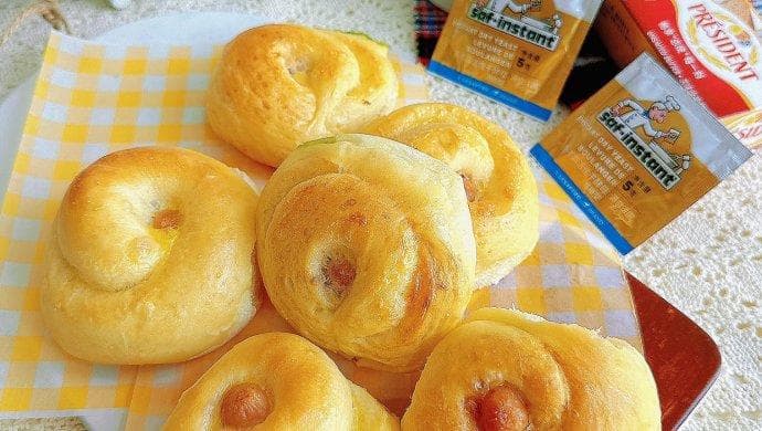 健康食材打造松软香甜，家庭烘焙小肉肠面包详细教程