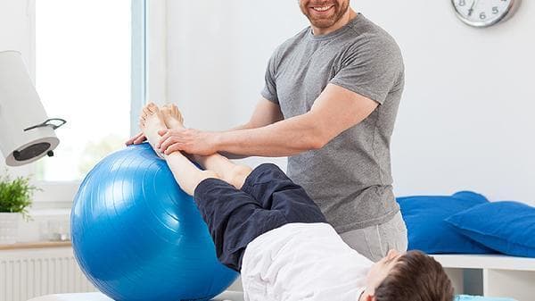 腿肚子抽筋是什么原因？如何解决？
