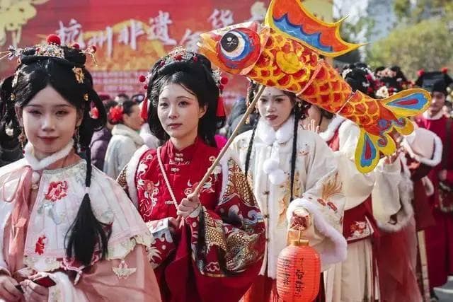 创意年货走红，文旅消费升温，春节市场展现新活力