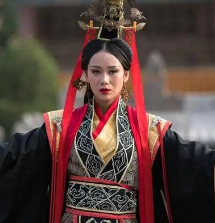 探秘嬴政与芈月的关系：一段跨越时空的缘分