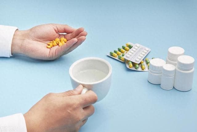 感冒药混搭风险大？医生提醒：这些组合可能伤肝又伤脑