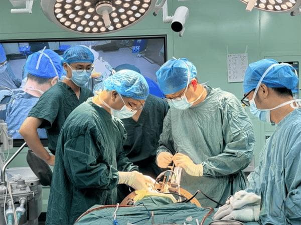 湘雅医院专家在怀化丨脑深部电刺激（DBS）疗法，为帕金森患者带来新希望